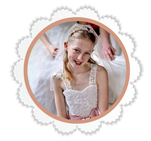 Inclusief trouwjurken passen voor de lol, een fotoshoot, maskertje, gebruik van make-up, bruidsjurk ontwerpen, onbeperkt limonade en een lekkere cupcake.